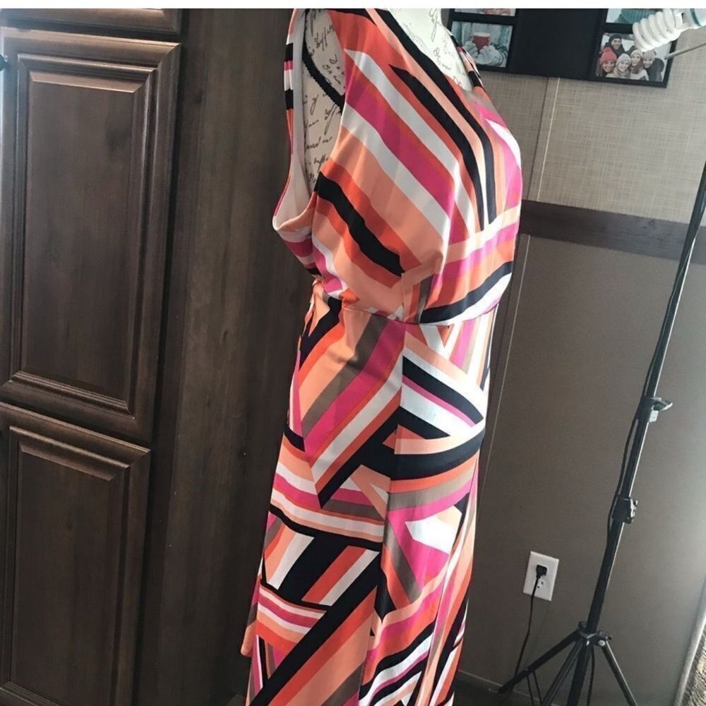 Pink and Black Sleeveless Sheath Mini Dress - Picture 5 of 9